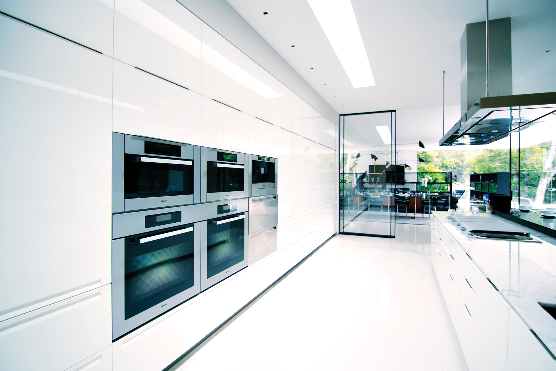 Glass Pavilion, Santa Barbara, CA • Architect & Designer Steve Hermann • Photographer Savannah Wishart • Images for use in Lux Magazine, Portugal.