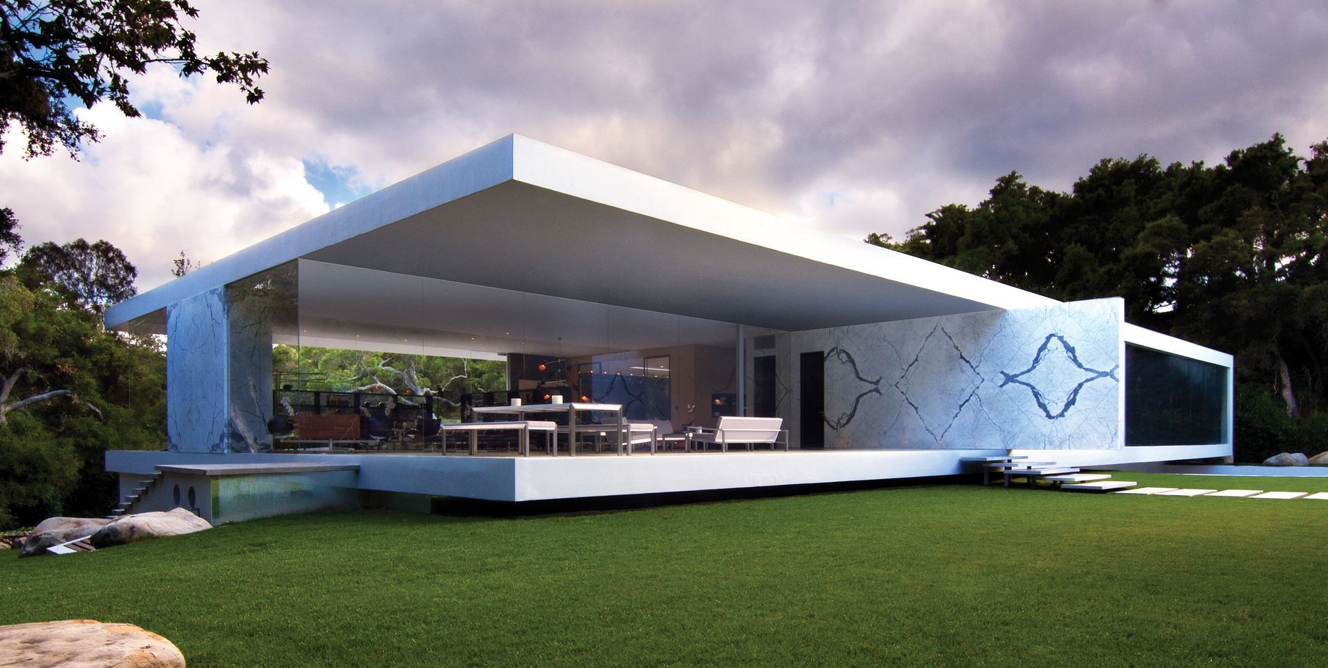 Glass Pavilion, Santa Barbara, CA • Architect & Designer Steve Hermann • Photographer Savannah Wishart • Images for use in Lux Magazine, Portugal.